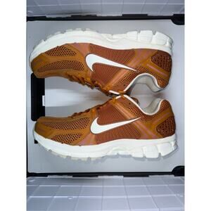 AIR ZOOM VOMERO 5 'MONARCH'
Sz 10 worn once, no box.